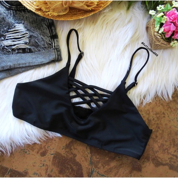 Other - Jet black caged front bikini top 🍃